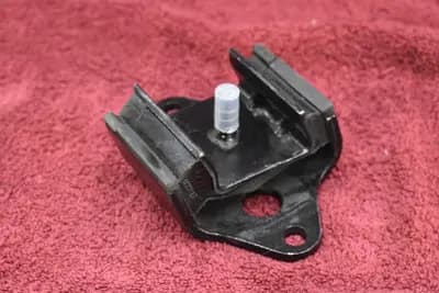 73-78 Datsun 240Z 260Z 280Z transmission mount insulator NEW 11320-N3000