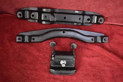 7/71-78 240Z 260Z 280Z R180 carrier mount + insulator powder/paint OEM used