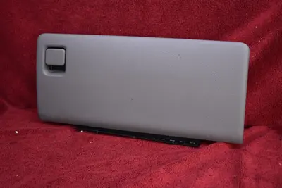 03-06 Sierra Silverado glove box assembly OEM used light gray