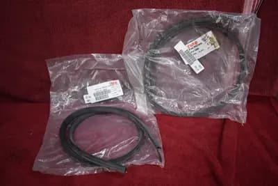 7/1975-1978 280Z 2+2 upper door rubber sponge sash 80810/80811-N4520 NEW x2