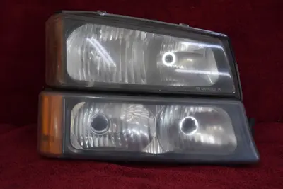 03-04 Avalanche 03-06 Silverado RH passenger headlight parklight OEM used