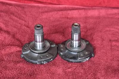Nissan 720 truck 84-86 R180 stub axle pair 25 spline OEM used