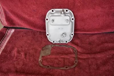 Nissan truck 720 R180 differential diff carrier cover OEM used w/metal gasket
