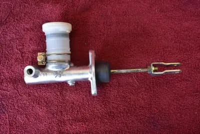 75-78 Datsun 280Z clutch master cylinder OEM used