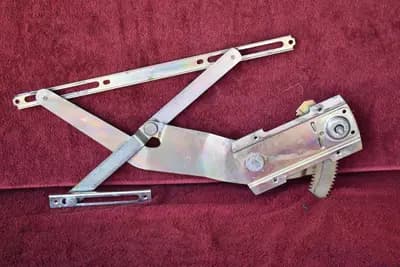 74-78 Datsun 260Z 280Z 2+2 77-78 280Z cpe RH passenger window regulator lift OEM