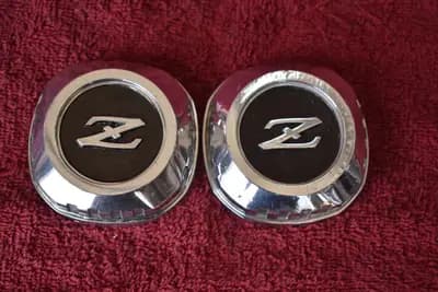 Datsun 280Z wheel hub cap center cap set of 2 40343-N4700 OEM used
