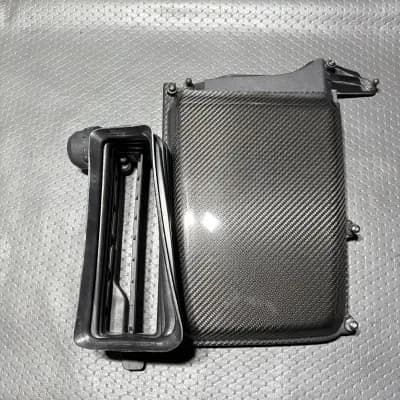 Audi R8 4S Air Filter Upper Cover Carbon Fiber 4S0133812D Right