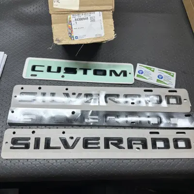 NEW Oem 2019-2025 Chevrolet Silverado Fender Tailgate Emblem Gloss Black