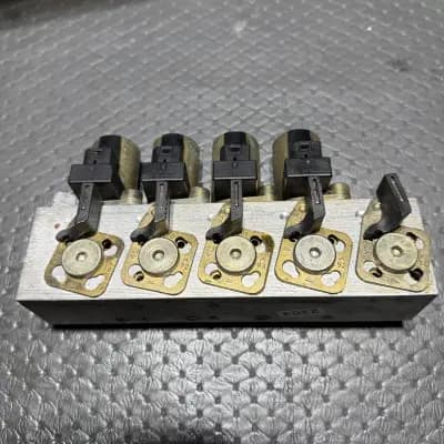 90-02 Mercedes R129 SL320 SL500 Left Side Top Hydraulic Valve Block Solenoid OEM