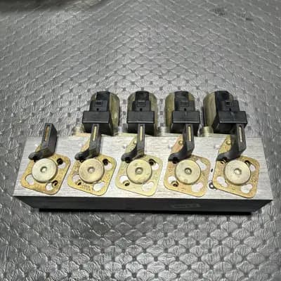 90-02 Mercedes R129 Oem Right Side Top Hydraulic Valve Block Solenoid 1298001678
