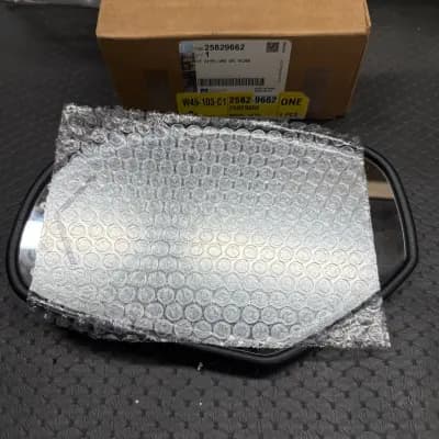 New Genuine GM Driver Side Door Mirror Glass 25829662