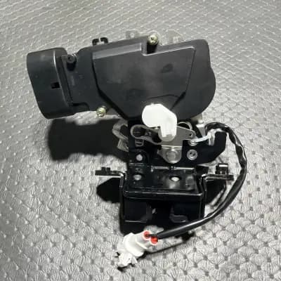 Tailgate Lock Trunk Latch Actuator For 2001-2007 Toyota Sequoia Limited
