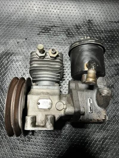 MERCEDES W109 300SeL 4.5- 6.3 air suspension pump with power steering pump Oem