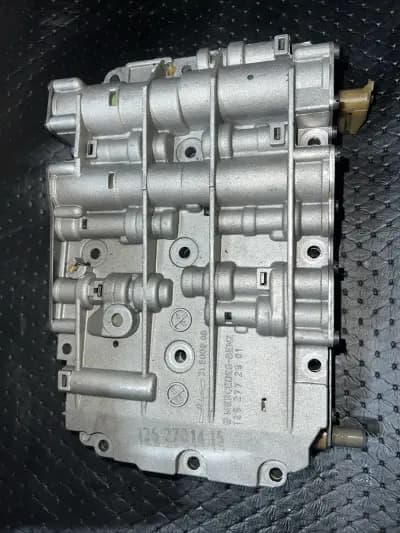 81-85 Mercedes Benz OM617 300D 5CYL W126 SE SEC A/T VALVE BODY 1262772901 Oem