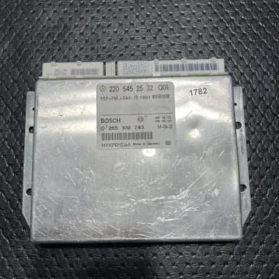 Genuine OeM 2003-2006 MERCEDES BENZ S430 TRACTION CONTROL MODULE 2205452532