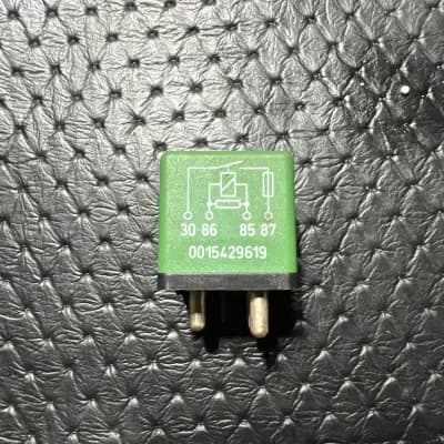 R129 Fuel pump relay 0015429619 Mercedes SL500 Oem