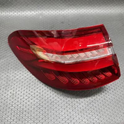 DAMAGED* 2016-2019 Mercedes-Benz GLC LED Driver Side Tail Light OEM A2539061100