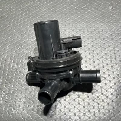 Coolant Valve 52014892AC For 2013-18 Dodge Ram 1500 2500 3500 4500 5500