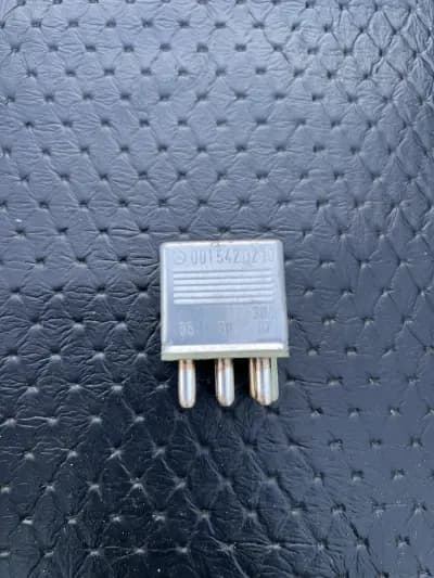 MERCEDES BENZ RELAY OEM 001 542 0219 OEM 0015420219 E420 1995