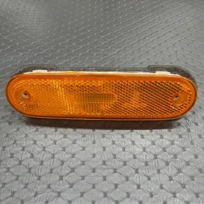 90-05 MAZDA MX-5 MIATA OEM FRONT RH BUMPER AMBER REFLECTOR SIDE MARKER LIGHTS