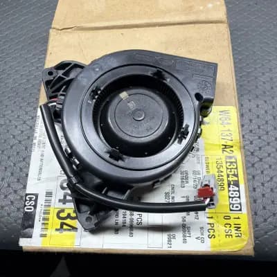 Genuine OEM GM Temperature Controlled Seat Blower Motor 13544899