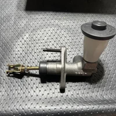 Clutch Master Cylinder Fits 1983-1987 Toyota Corolla 072-8217