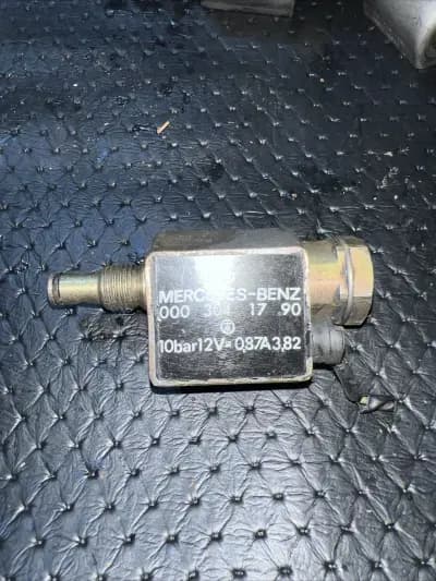Mercedes 000 304 17 90 electric Vacuum Valve Solenoid Oem