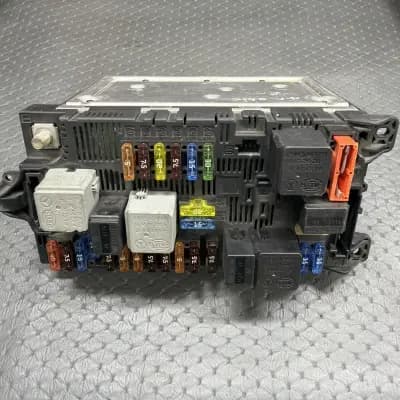 03-11 Mercedes W211 E320 E350 E63 CLS 4Matic Front SAM Module Relay Fuse Box OEM