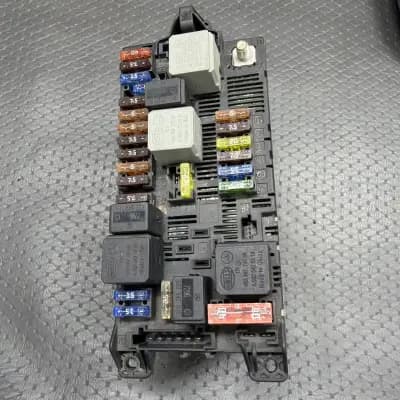 03-11 Mercedes W211 E320 E350 E63 CLS Front SAM Module Relay Fuse Box OEM