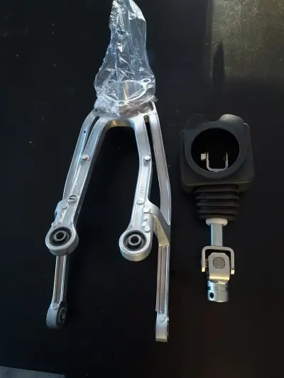 Nissan CD00A Transmission Shifter Extension Ujoint Shaft And Bracket OEM NEW