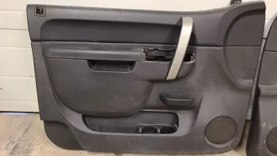 🛑 10-14 Chevy Silverado Sierra Front Driver Left Side Door Trim Panel OEM.