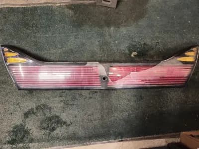 2000-2005 Pontiac Bonneville Rear Center Trunk Reflector Panel OEM 16524935