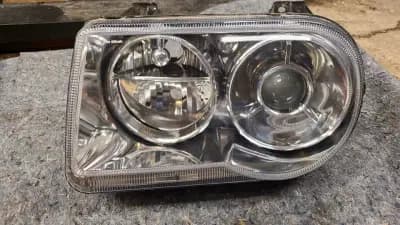 2005-2010 CHRYSLER 300C HEADLIGHT LAMP LH DRIVER XENON HID OEM