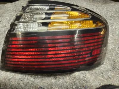 2000-2005 Pontiac Bonneville RH Right Passenger Side Tail Light OEM. 16524950