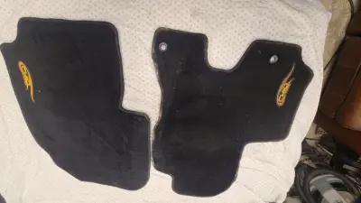 2003-2005 toyota rav 4 chilli edtion floor mats right and left front RARE OEM