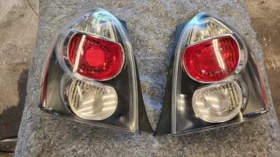 Pontiac Vibe Taillight Assembly Driver/Passenger OEM 2009 2010