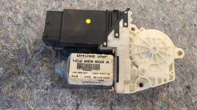 03-10 VW New Beetle Left Driver Window Regulator Motor OEM