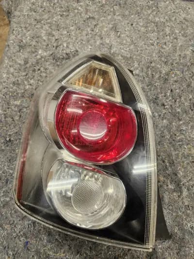 2009-2010 Pontiac Vibe Left Drivers Side Tail Light Assembly OEM Used