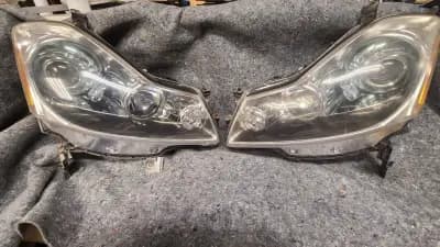 06-09 INFINITI M35 M45 HID XENON PASSENGER AND DRIVER HEADLIGHTS PAIR SET 18632