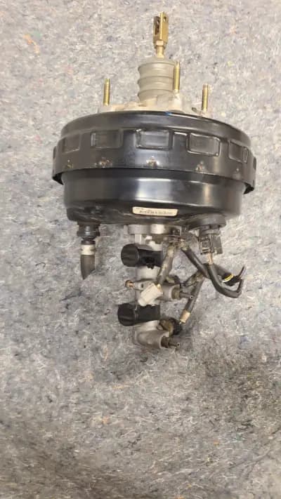 2001-2002 Toyota Sequoia Power Brake Vacuum Booster & Master Cylinder OEM